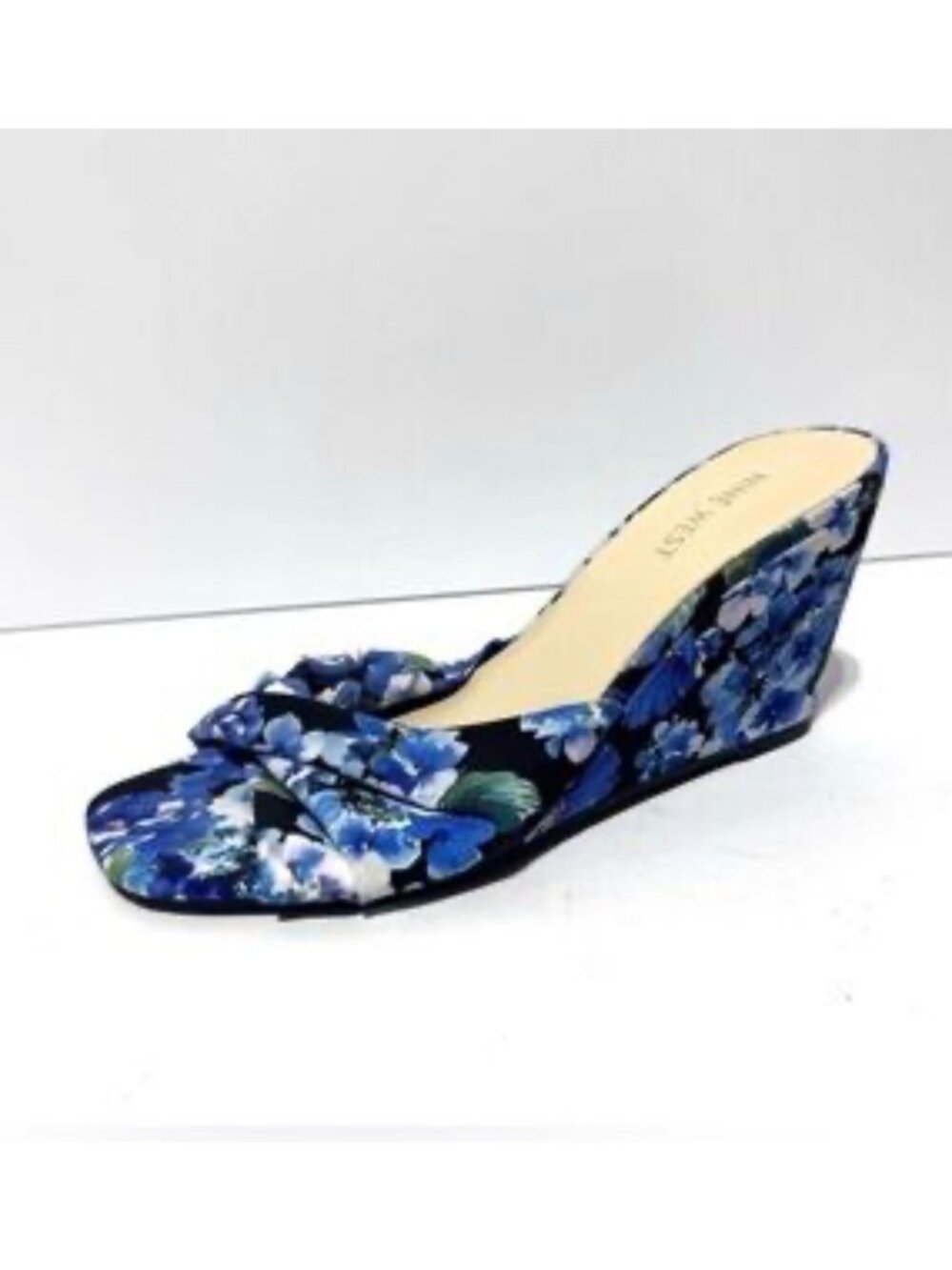 Nine West floral textile wedge sandals vibrant blue and black botanical 8